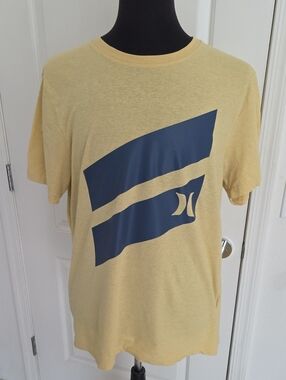 Hurley Men's Yellow Short Sleeve Tee with Navy Graphic